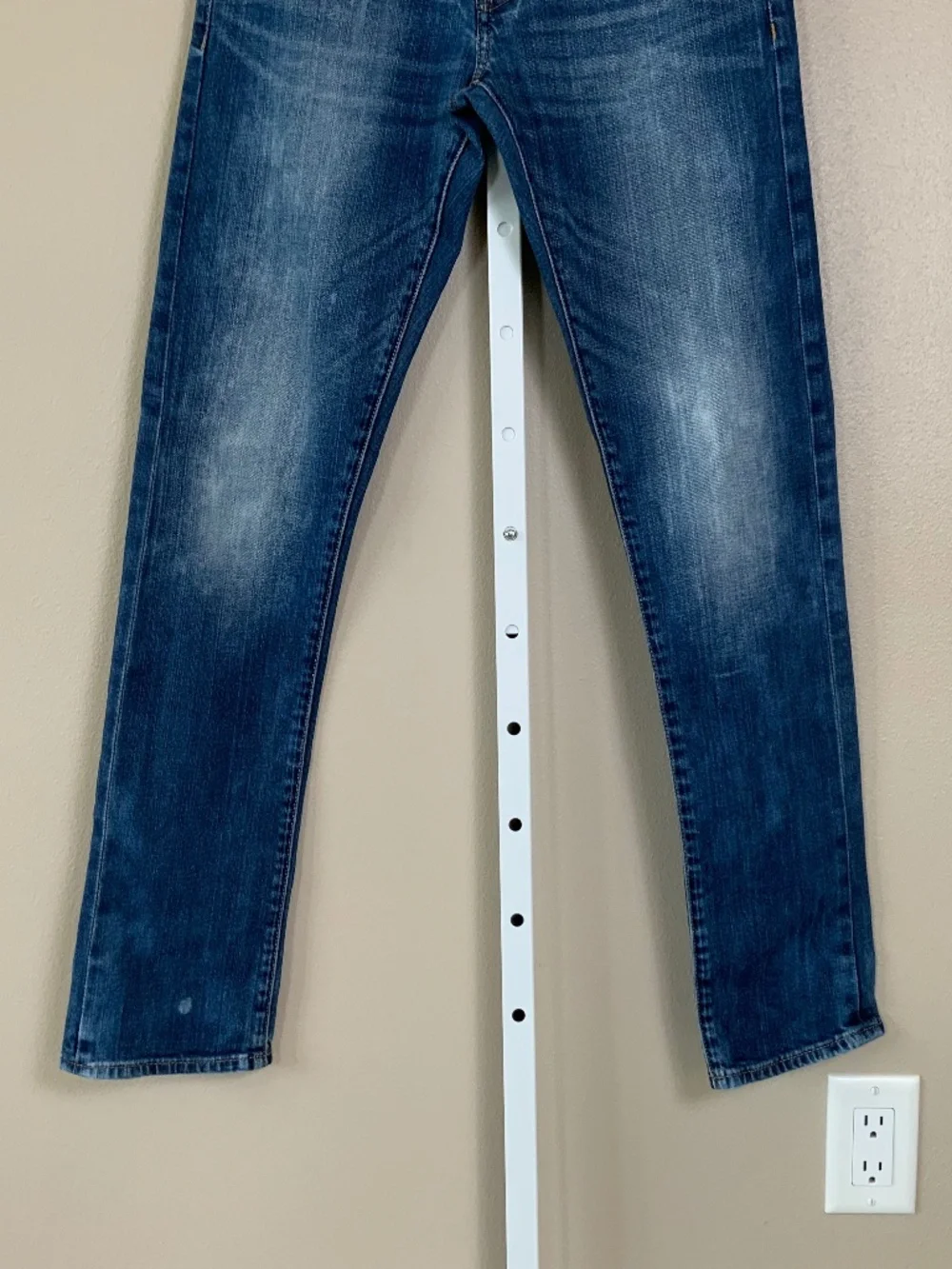 American Eagle Distressed Wash Slim Jeans